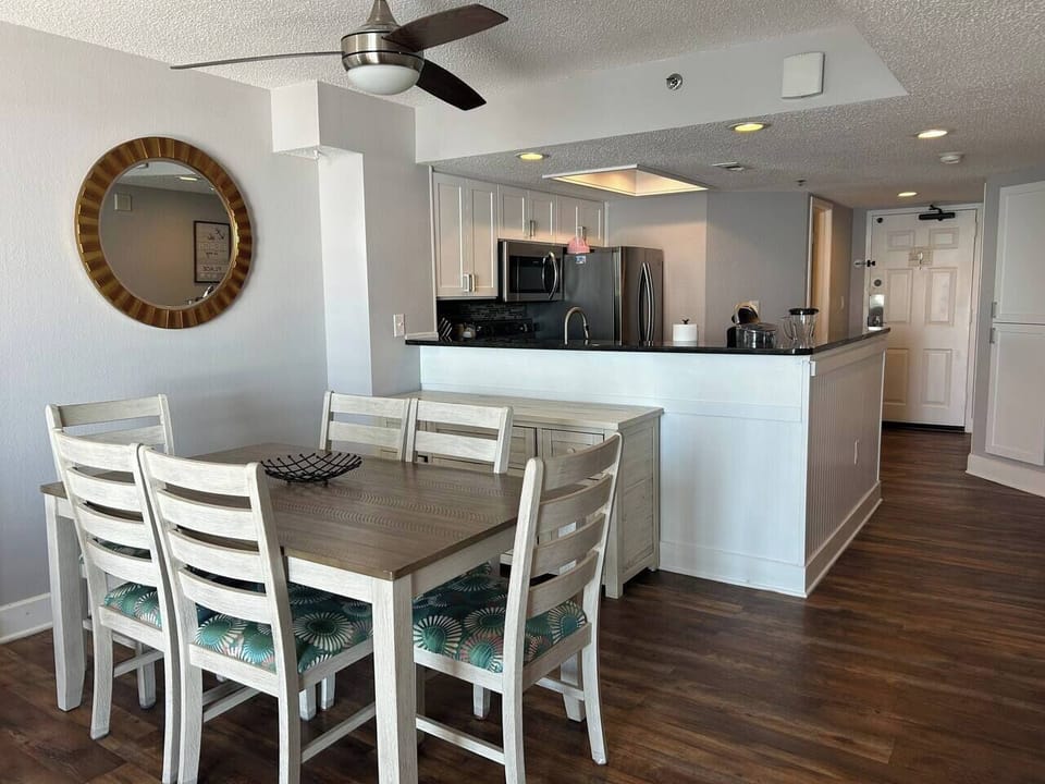 Bright dining area ideal for easy vacation meals