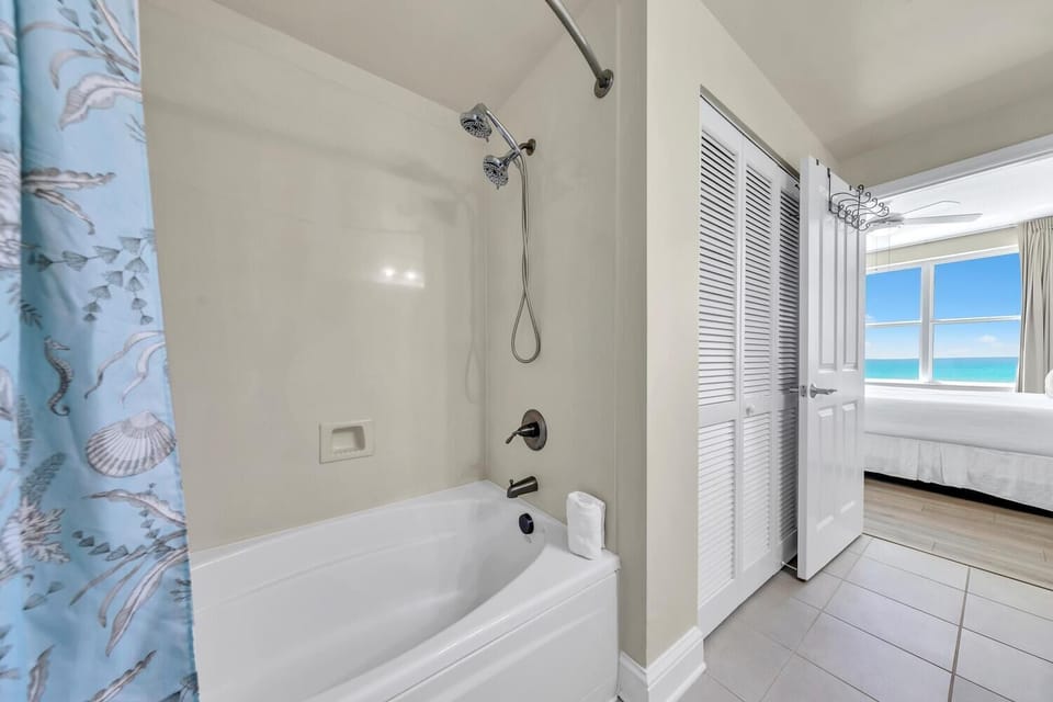 Aqua Resort 1207 Apartment in Panama City Beach