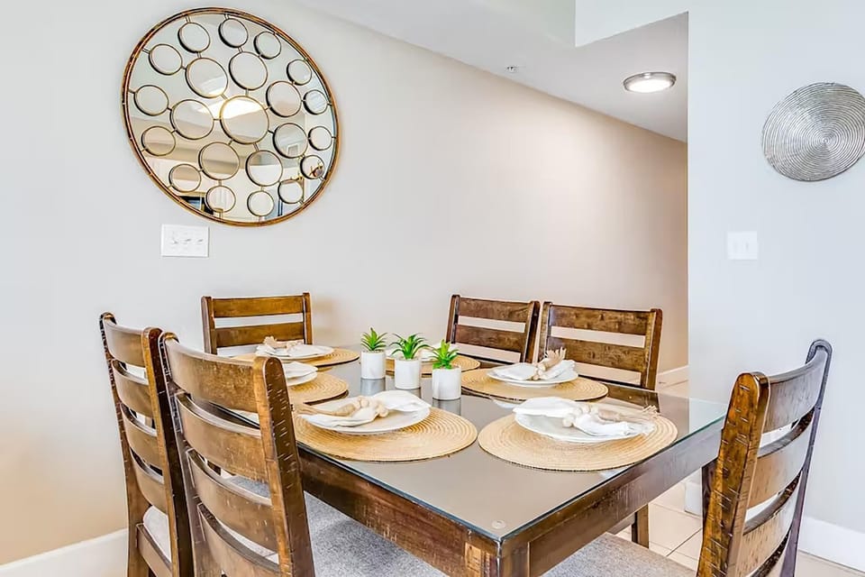 Condo, Multiple Beds (Tidewater 913) | Dining