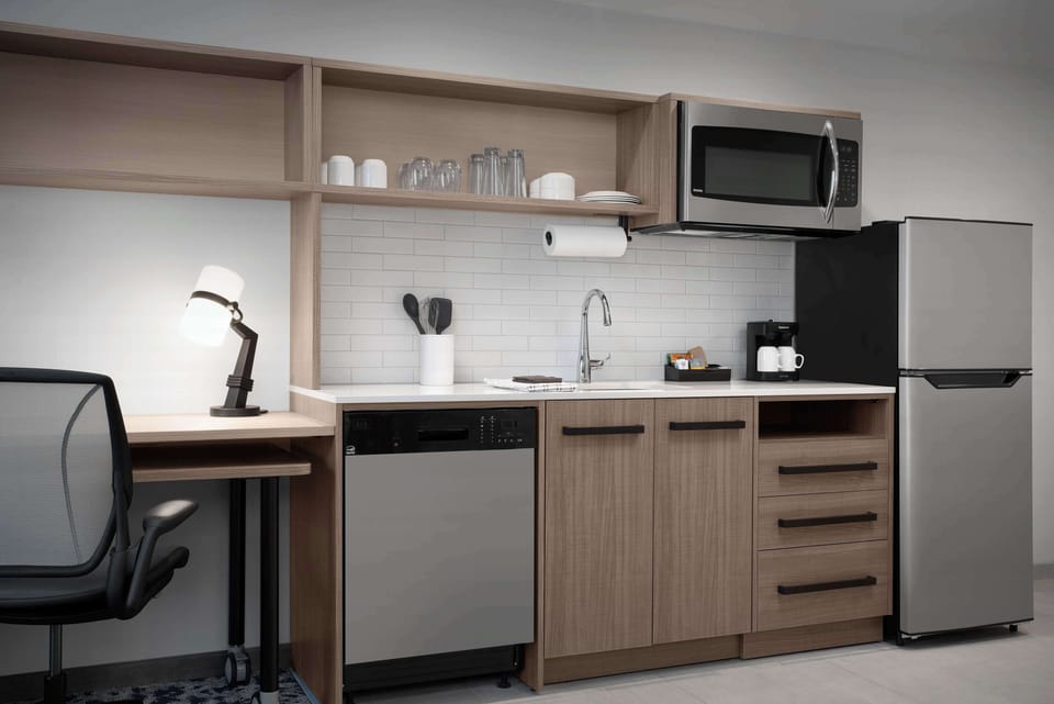 Suite, 1 Bedroom | Private kitchen | Coffee/tea maker