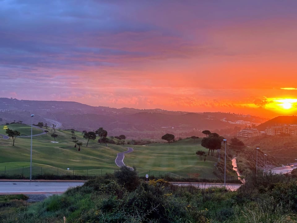 Sunrise with a view on the golfcourse