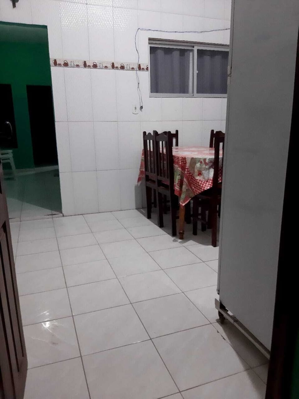 Full-size fridge, microwave, oven, cookware/dishes/utensils