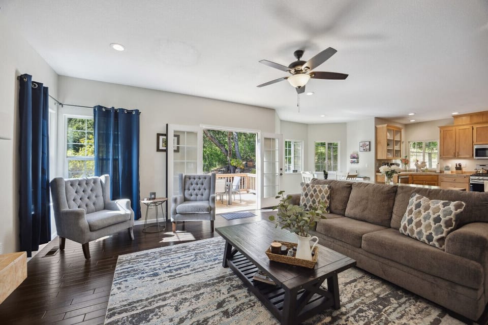 Indoor and Outdoor Entertaining Spaces