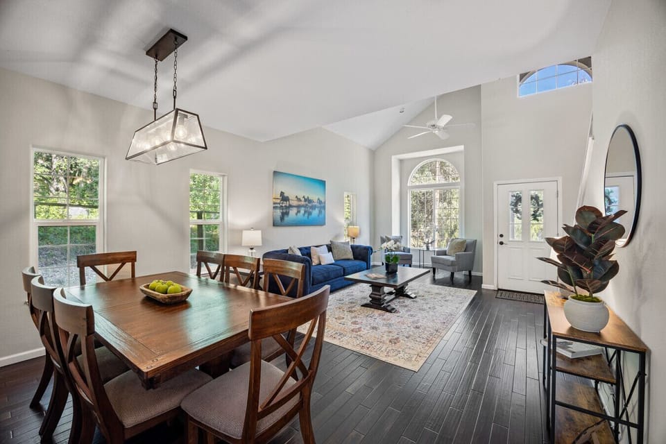 Cathedral ceilings with abundance of natural light
