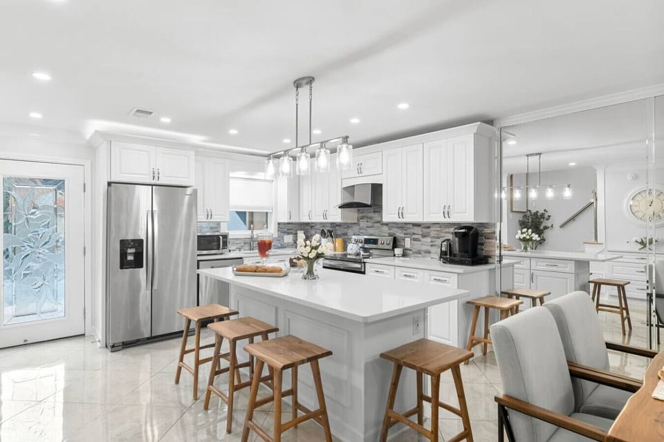 Bright, modern and freshly renovated kitchen fully equipped with top-of-the-line appliances