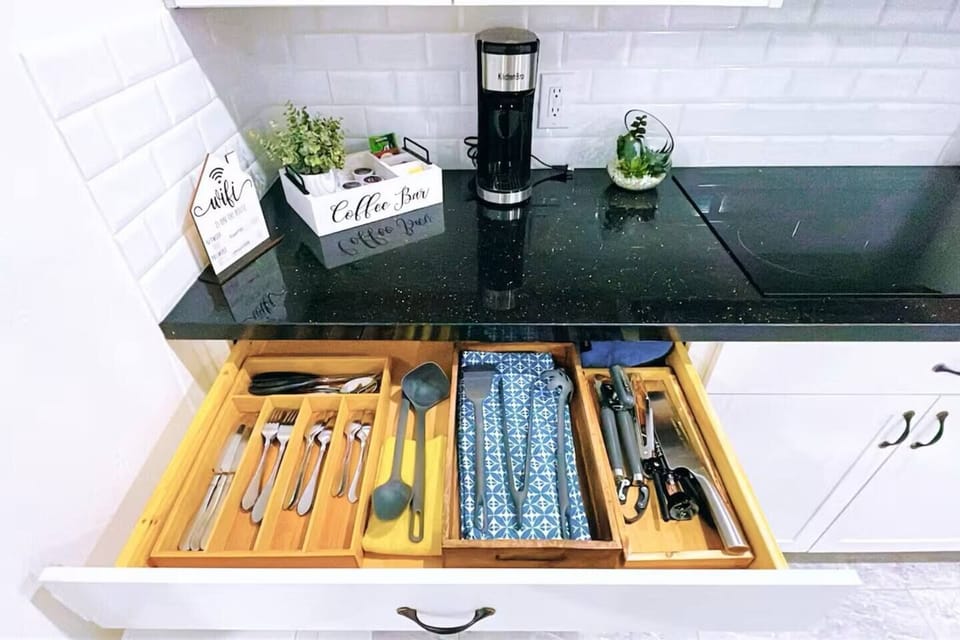 Full set of kitchen utensils