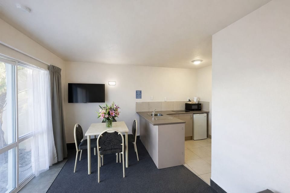Apartment, 1 Bedroom | Dining room