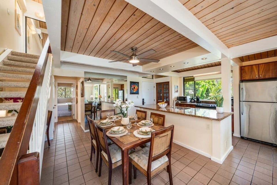 6 seater dining table, perfect for family breakfast and dinner