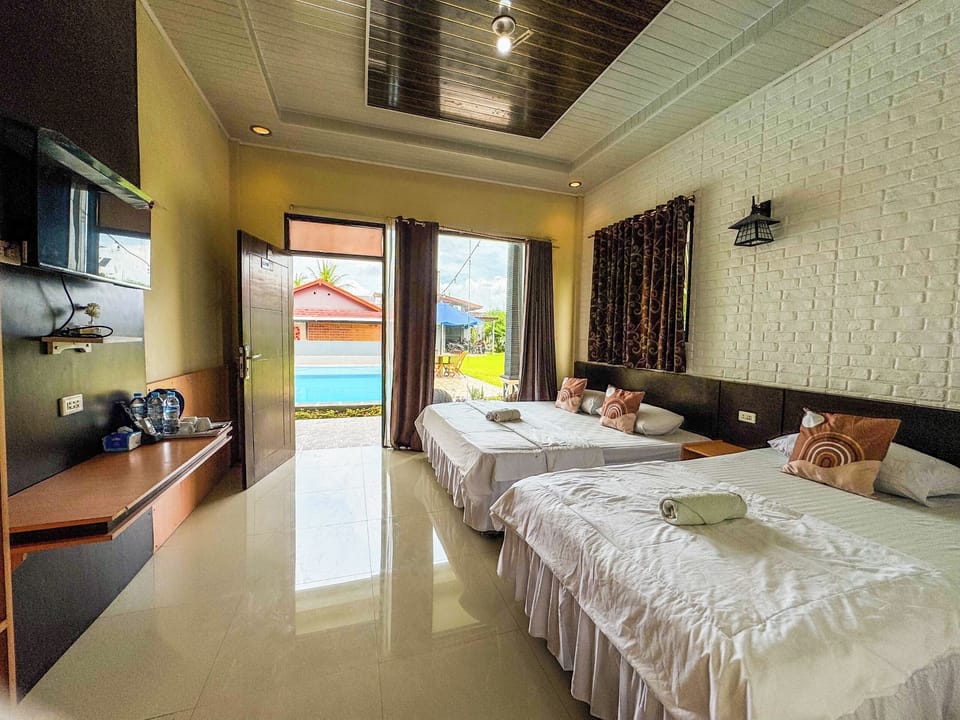 Family Triple Room, Balcony | Desk, WiFi (free)