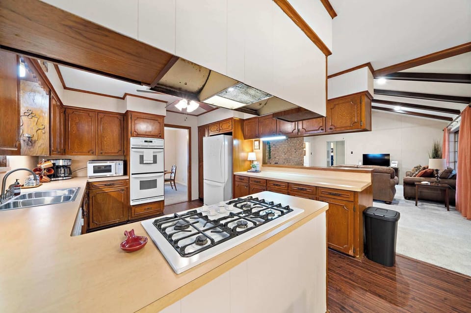 Kitchen: Discover culinary adventures in this spacious kitchen with stylish wood accents!