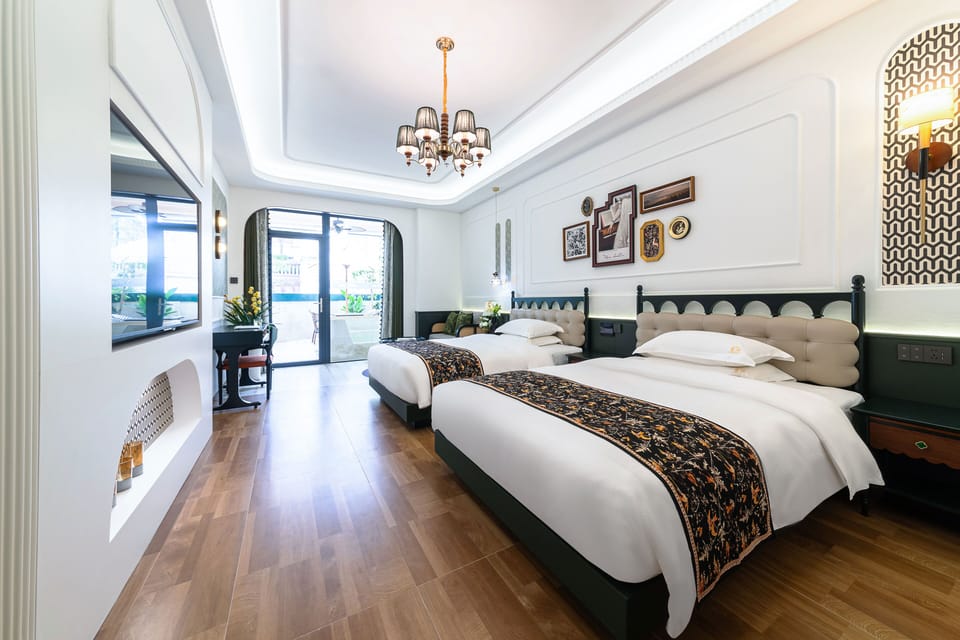 Nebula·Nanyang Garden Street View Twin Room | Premium bedding, down comforters, memory foam beds