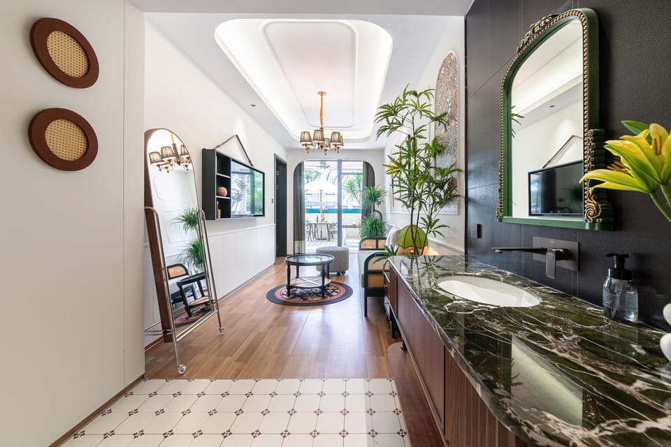 Premier Suite, Balcony, City View | Premium bedding, down comforters, memory foam beds