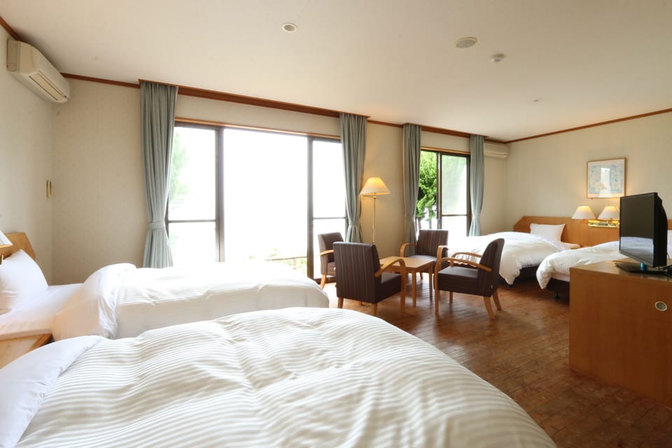 Annex 4 Beds Room, Non-Smoking | In-room safe, blackout drapes, WiFi (free), bed sheets