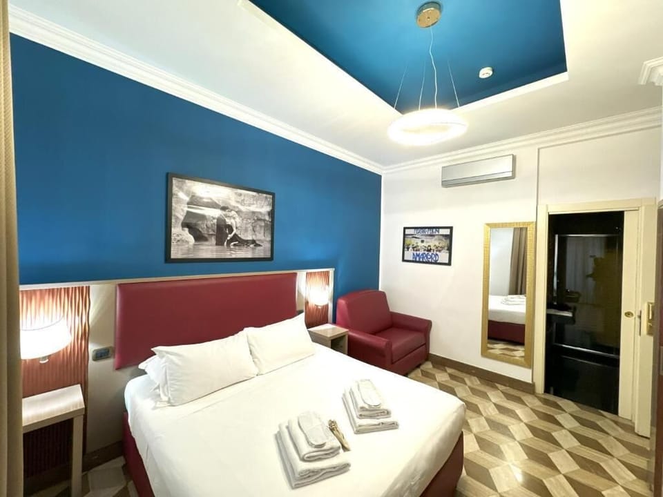 102 - Standard Room | In-room safe, iron/ironing board, cribs (free), WiFi (free)