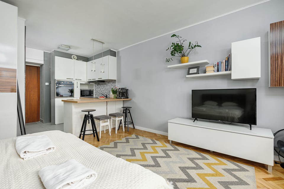 1 bedroom, blackout drapes, iron/ironing board, free WiFi