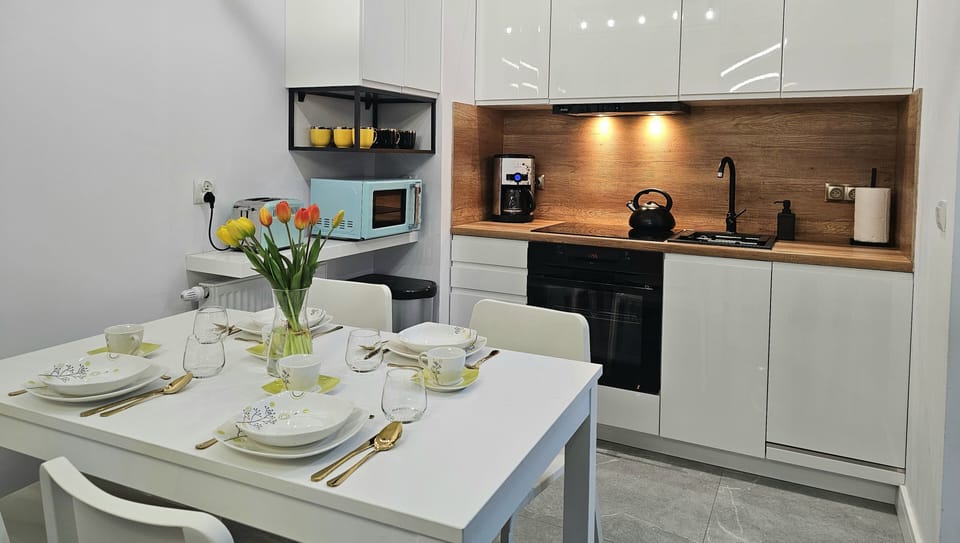 Comfort Apartment | Private kitchen | Fridge, microwave, oven, stovetop