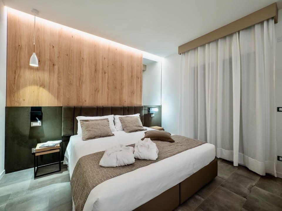 Premium bedding, down comforters, pillowtop beds, in-room safe