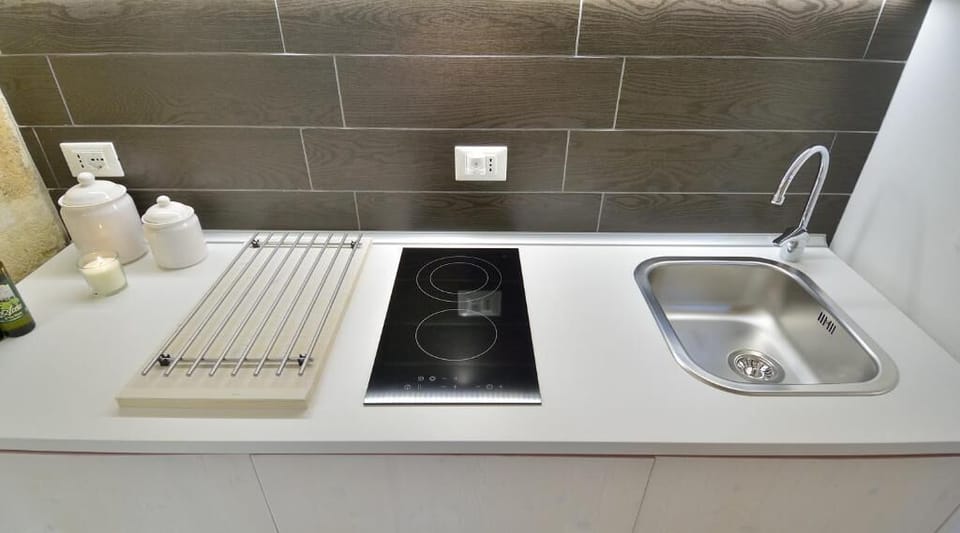 Exclusive Suite | Private kitchen | Shared fridge, espresso maker, electric kettle
