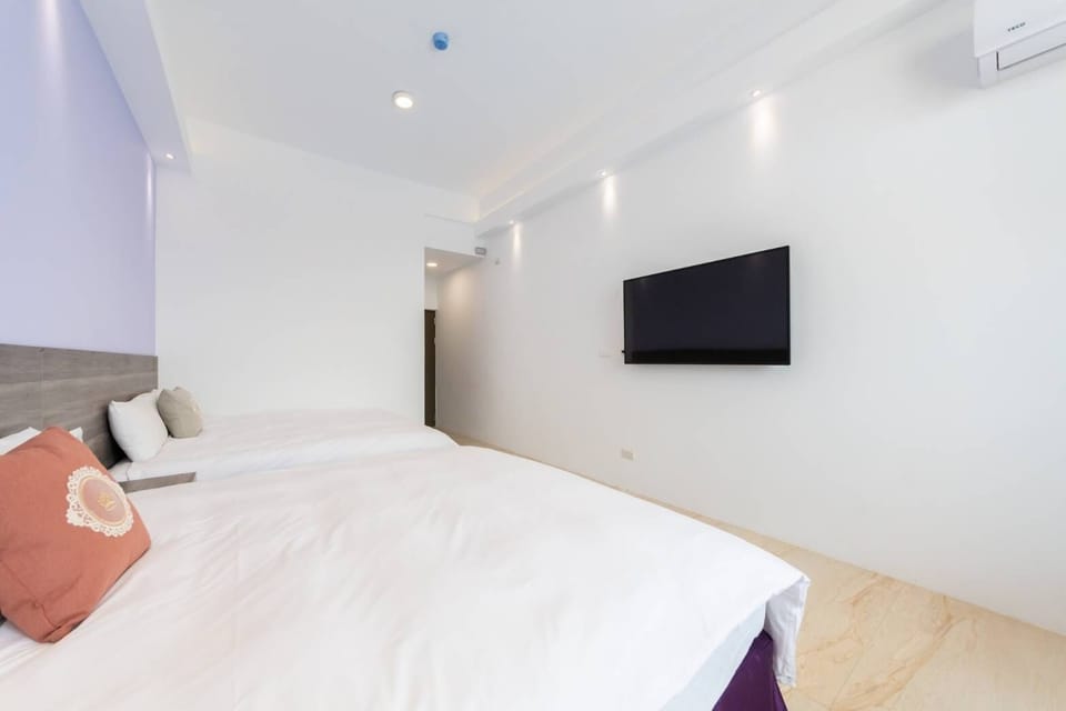 Superior House, Patio, Mountain View | 11 bedrooms, desk, laptop workspace, soundproofing