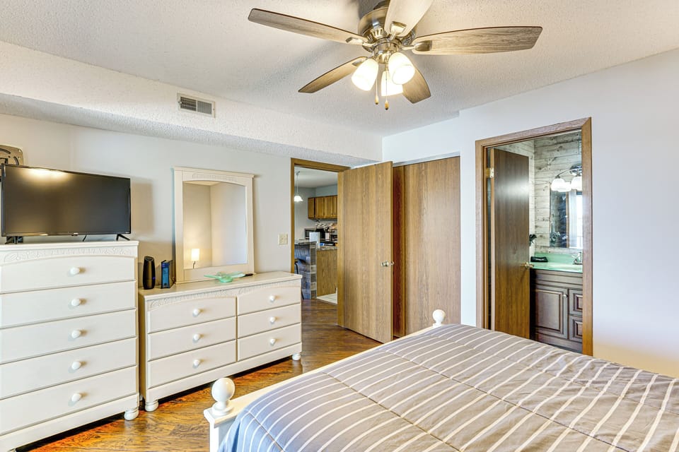 Lakefront Osage Beach Condo w/ Balcony & Pool Apartment in Osage Beach