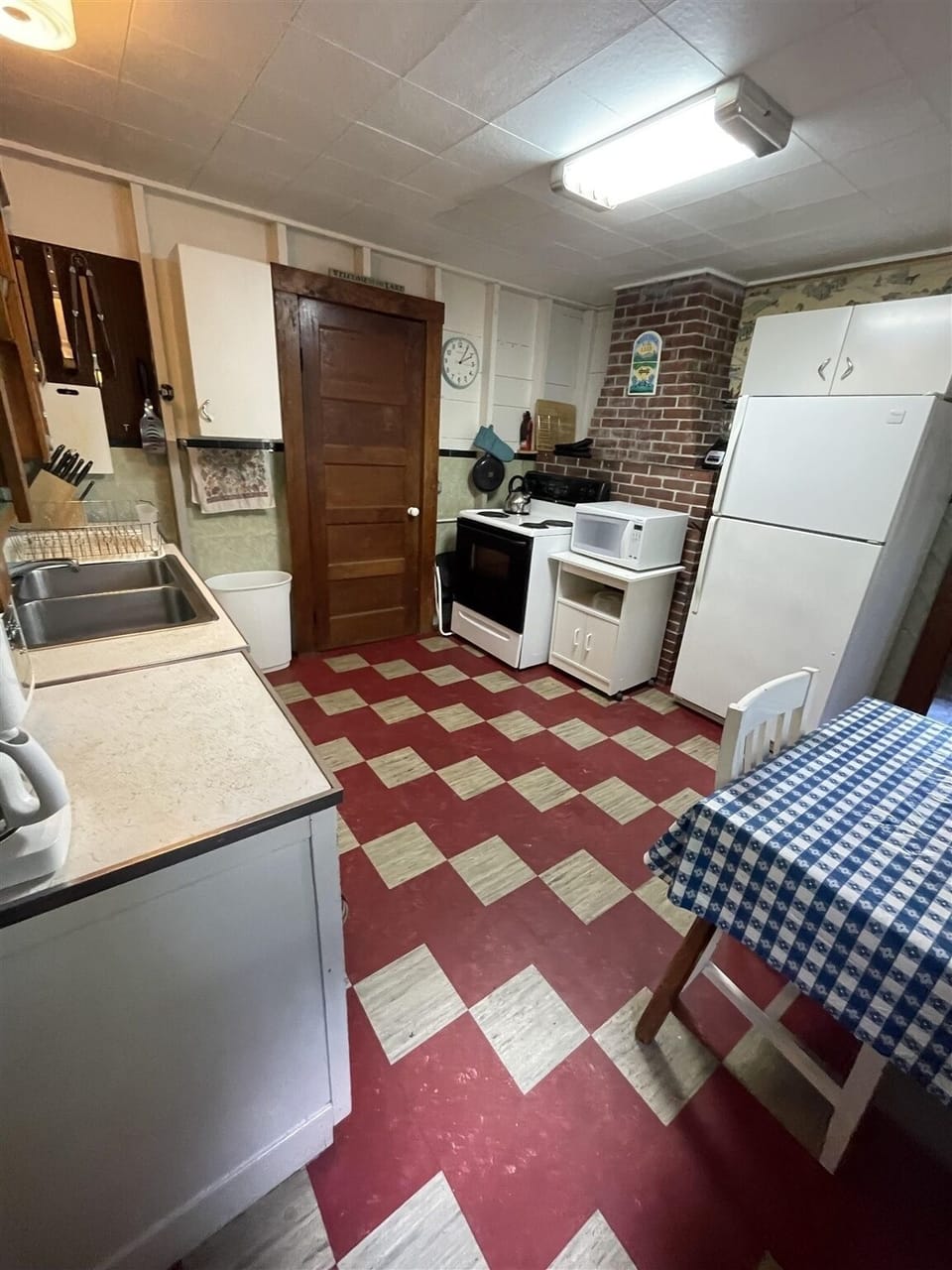 Villa, 4 Bedrooms | Private kitchen | Oven, coffee/tea maker, toaster