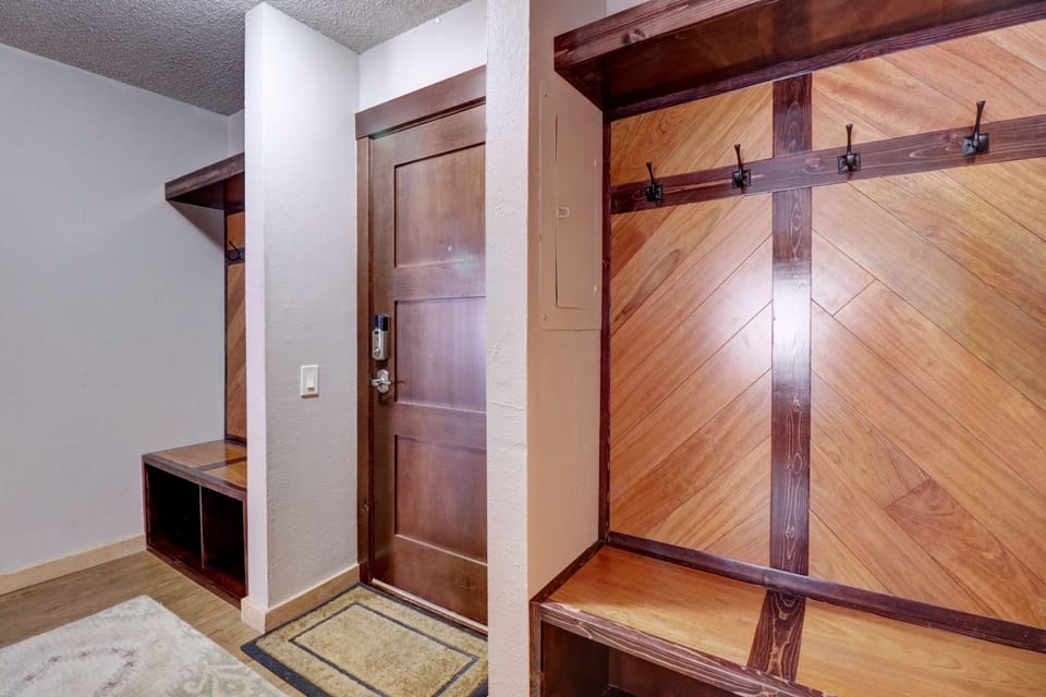 Condo, 2 Bedrooms | Interior