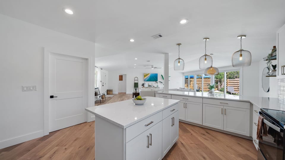 House, 2 Bedrooms | Private kitchen | Fridge, oven, stovetop, coffee/tea maker
