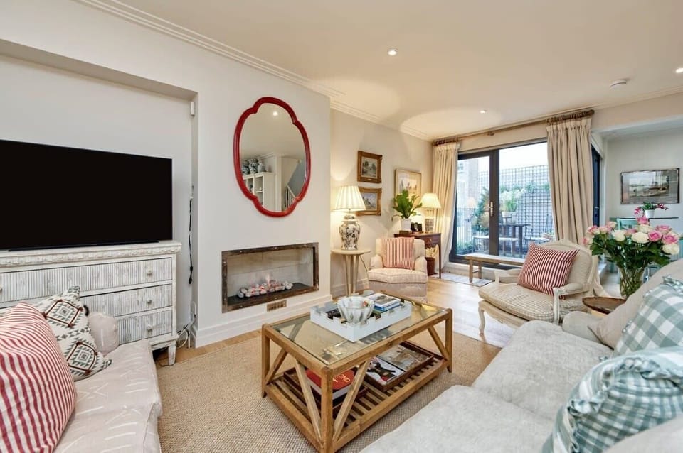 House (4 Bedrooms) | Front of property