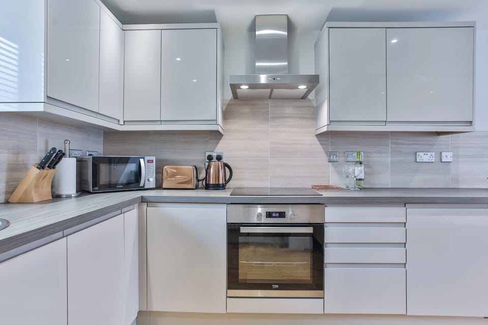 Apartment | Private kitchen | Coffee/tea maker, mini-fridge, microwave, oven