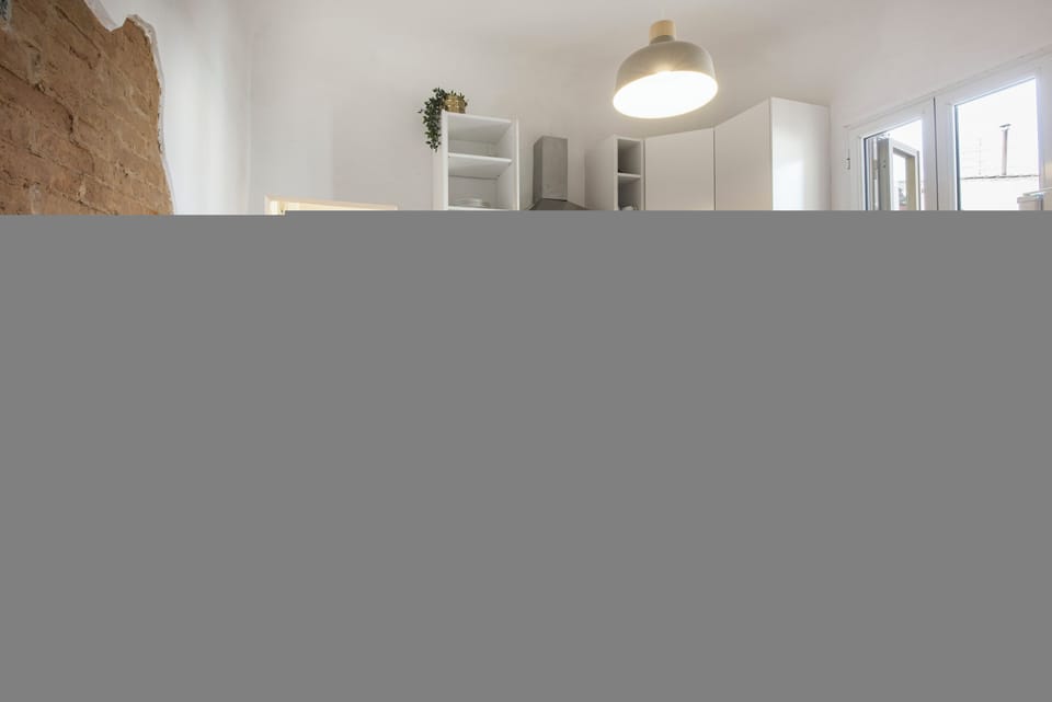 Classic Apartment | Private kitchen | Cookware/dishes/utensils