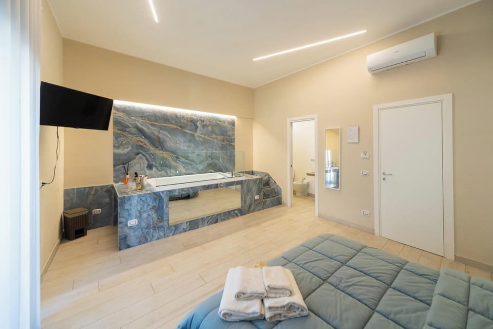 Deluxe Room, Balcony, Courtyard View | Blackout drapes, iron/ironing board, free WiFi