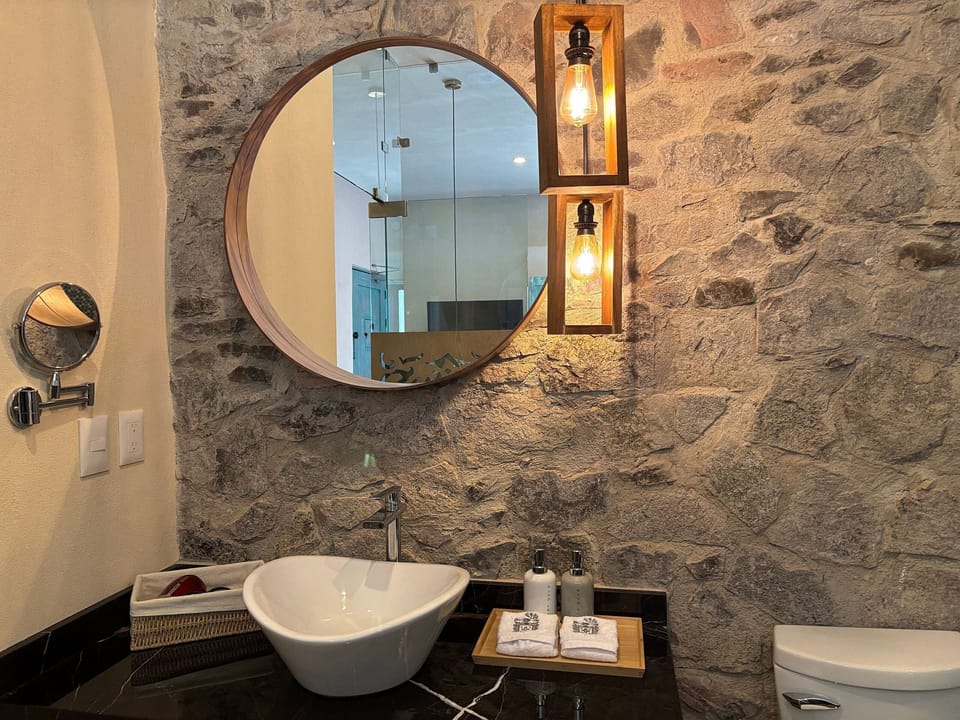 Suite | Bathroom