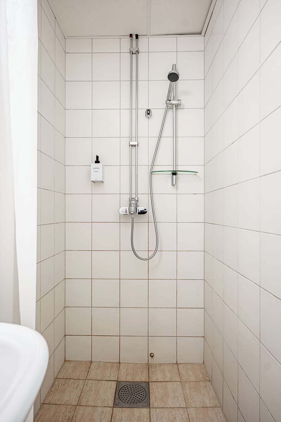 Basic Single Room | Bathroom | Shower, hair dryer, towels, soap