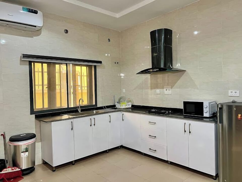 Economy Apartment, Balcony, City View | Private kitchen | Fridge, microwave, oven, stovetop