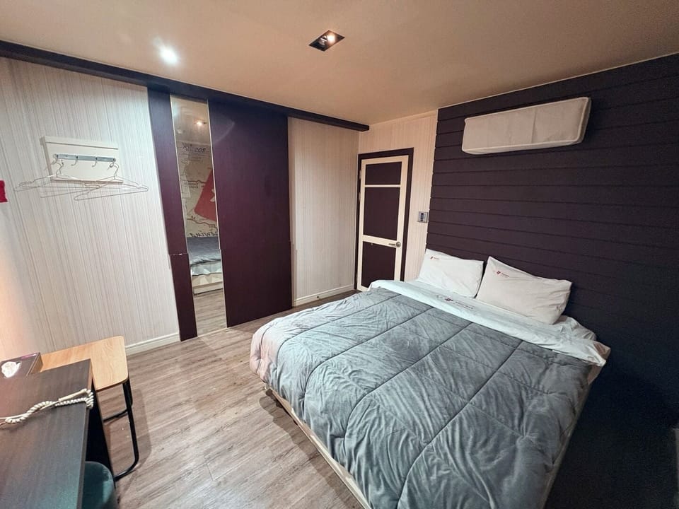 Deluxe Double Room, City View | Desk, free WiFi