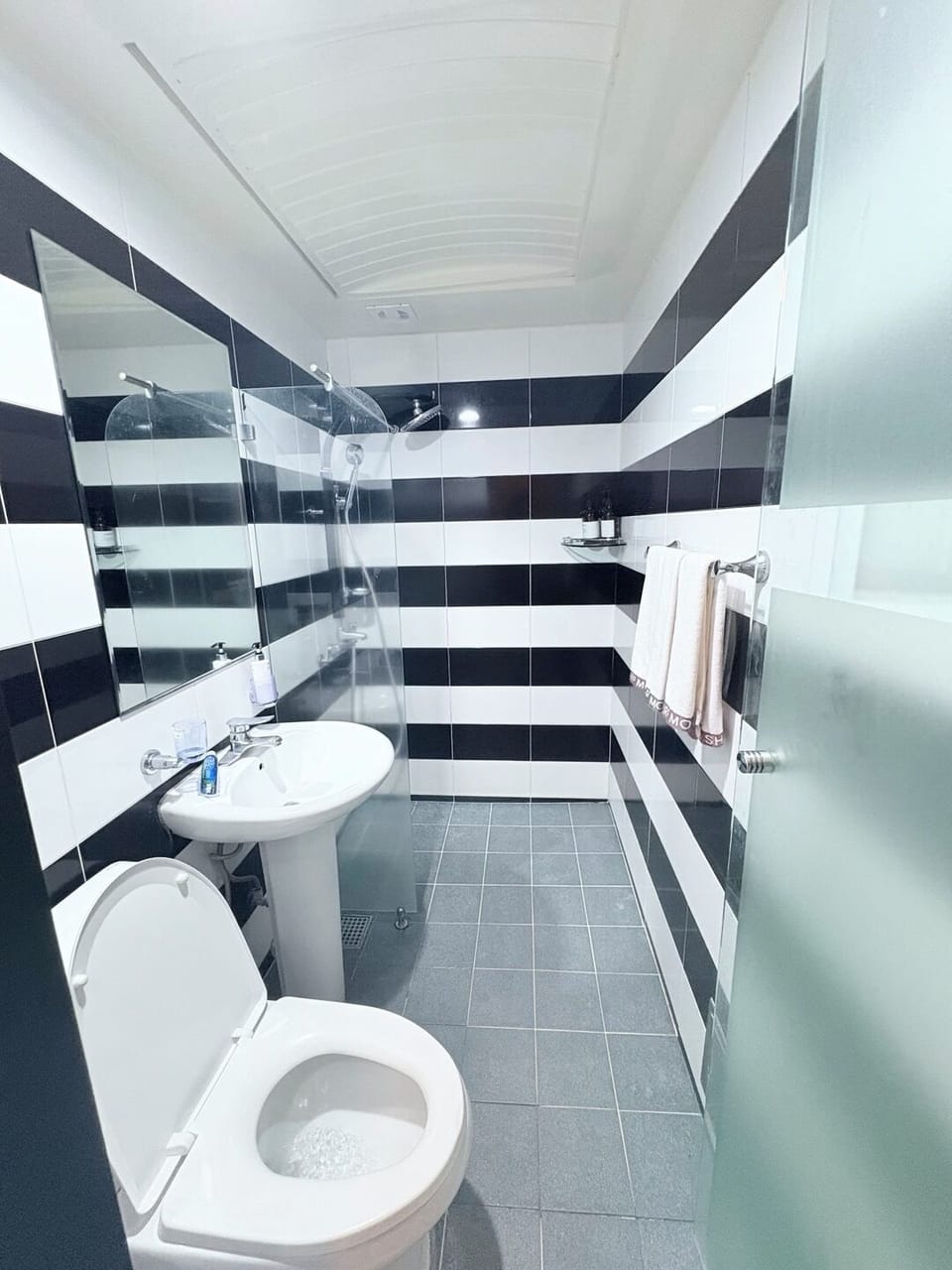 Deluxe Double Room, City View | Bathroom | Shower, free toiletries, hair dryer, towels