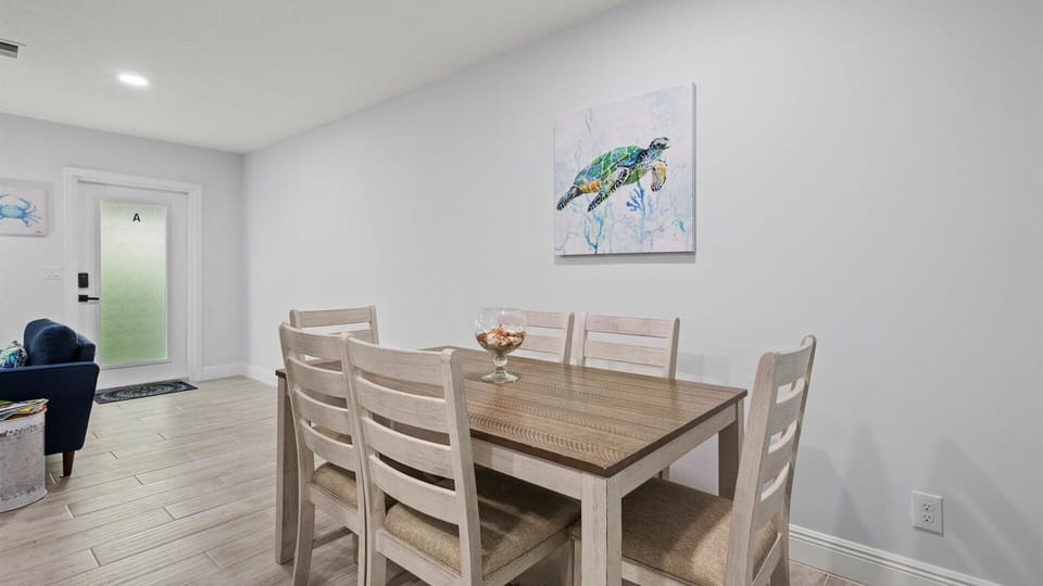 Villa, 2 Queen Beds, Patio, Garden View (Unit A) | Dining