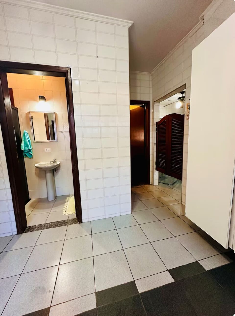 Comfort Single Room | Bathroom | Towels, soap, shampoo, toilet paper