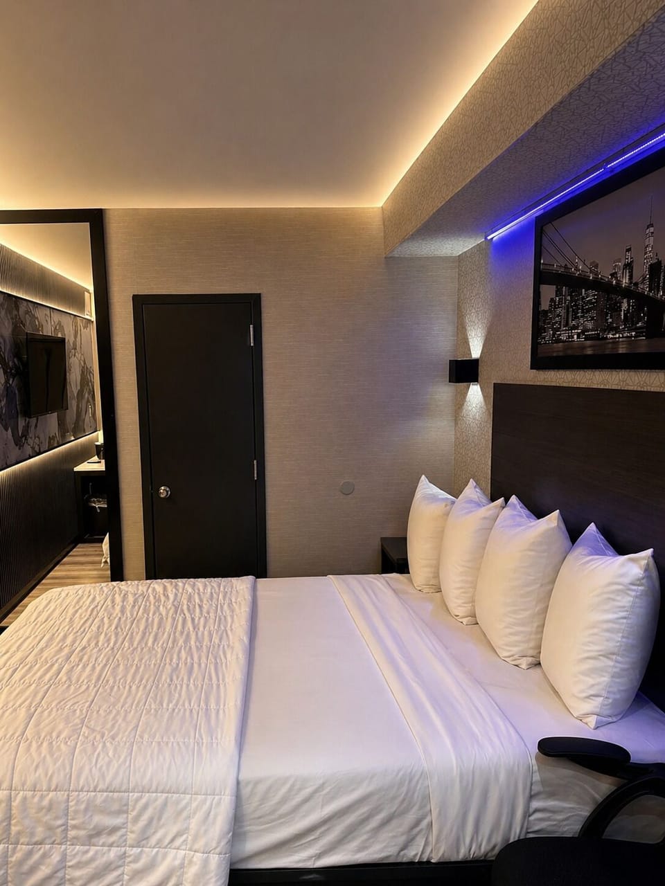 Deluxe Room | Desk, laptop workspace, free WiFi