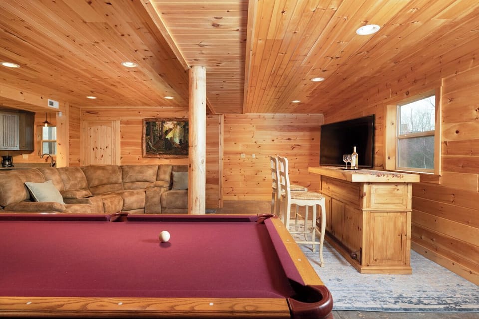 Family Cabin, Lake View | Living area | 75-inch Smart TV with digital channels, video-game console, Netflix