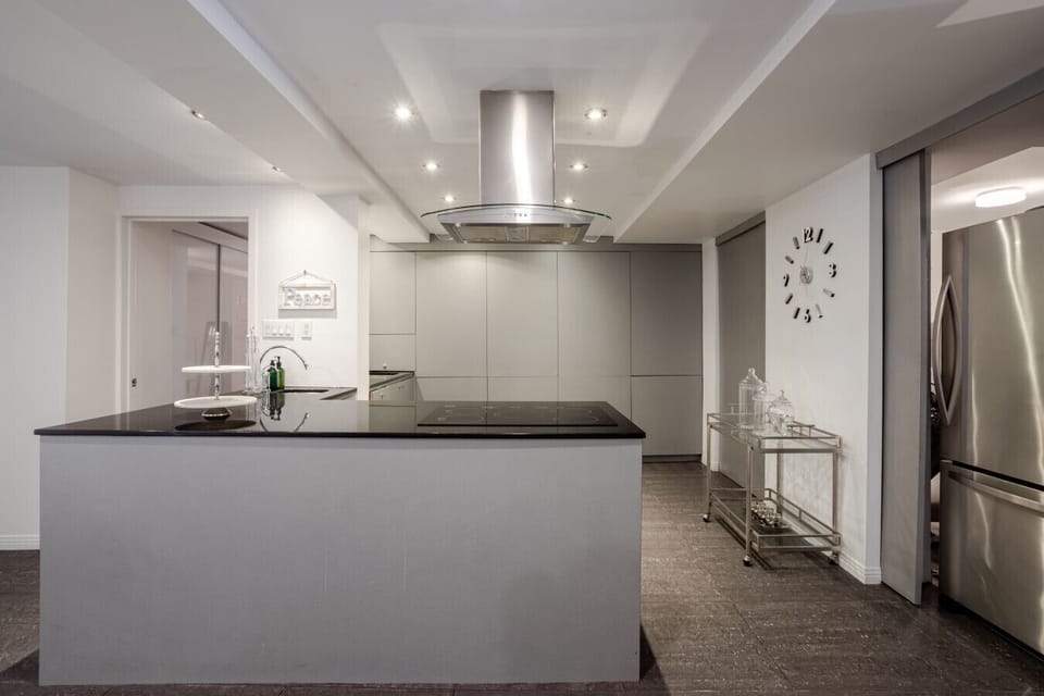 Kitchen : Spacious and fully equipped for any meal.