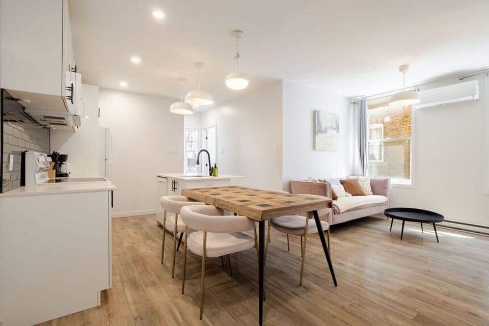 Kitchen / Dining area