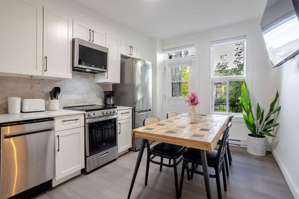 Kitchen and dining area
