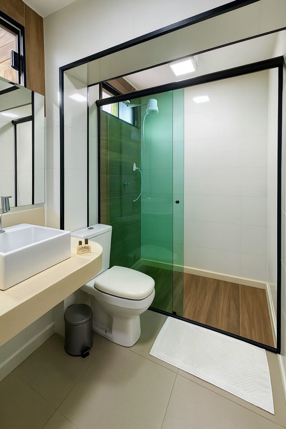 Family Room | Bathroom | Towels, soap, toilet paper