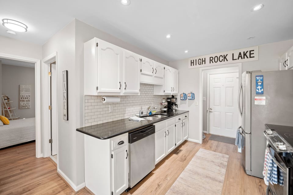 Kitchen - with new everything 