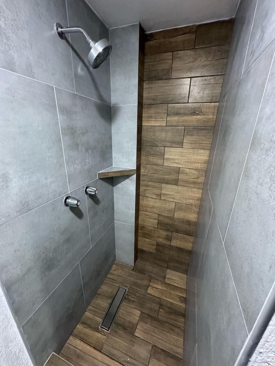 Basic Room | Bathroom | Shower, towels, soap, shampoo