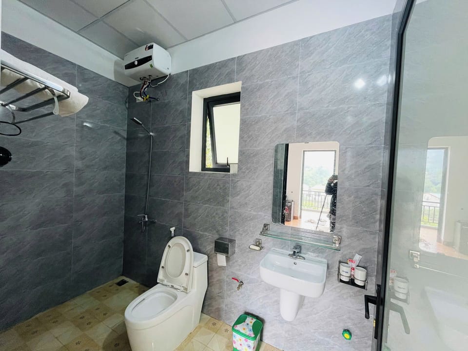 Shower, hair dryer, slippers, bidet