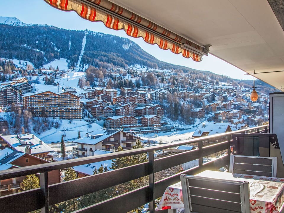 Apartment, Town, Residential Area, Urban Design, Balcony, Condominium, Mountain Range, Mixed-Use, Hill Station, Alps
