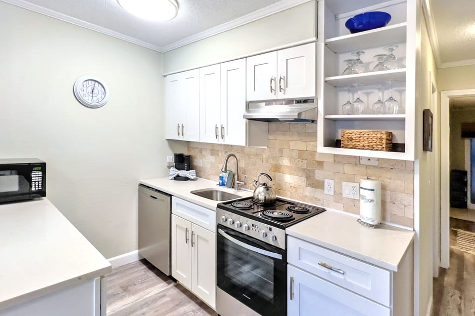 Full size kitchen and appliances...