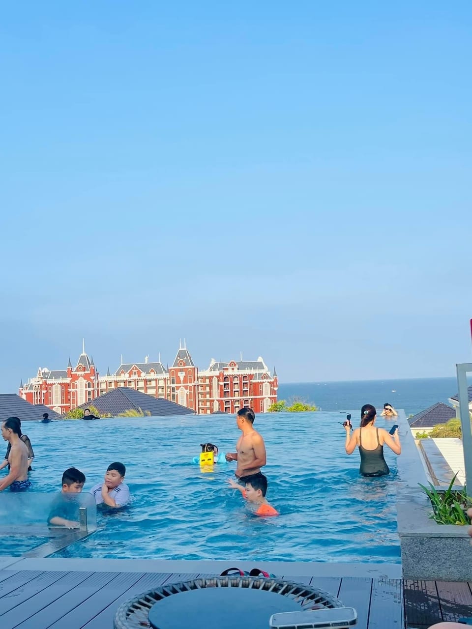 4 outdoor pools
